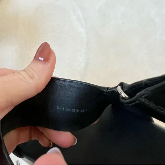 VINCE black strappy platform sandal 38.5 white sole neutral staple comfortable - Picture 3 of 6